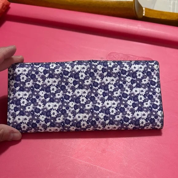 Michael Kors purple and White Floral Wallet - Picture 2 of 3